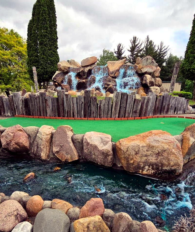 Indian Village Mini Golf - Street View (newer photo)